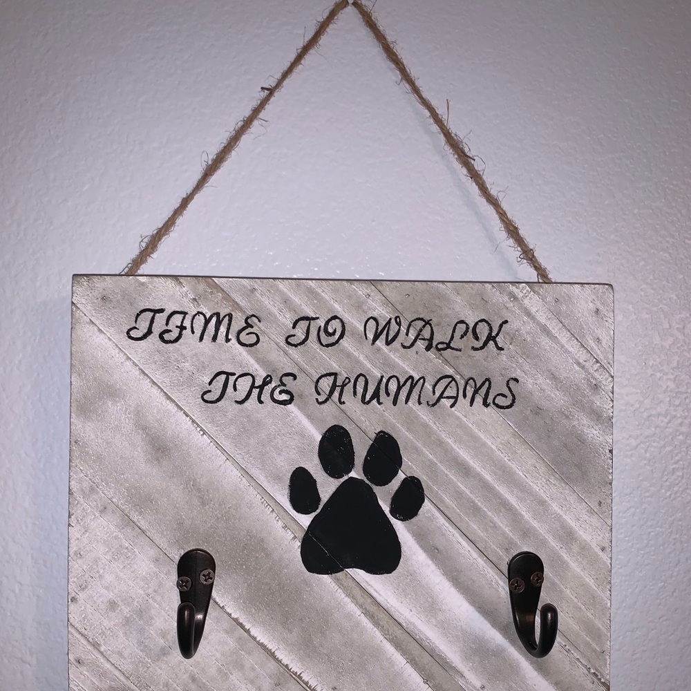 Keys holder and dog leash holder !! Perfect!